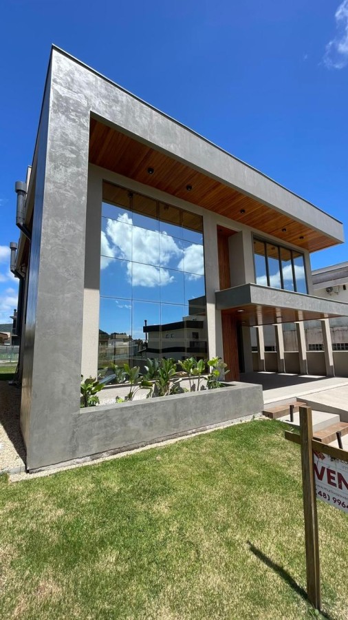 Casa de 4 quartos, 236m² no bairro São João do Rio Vermelho, em Florianópolis | Eu Corretor