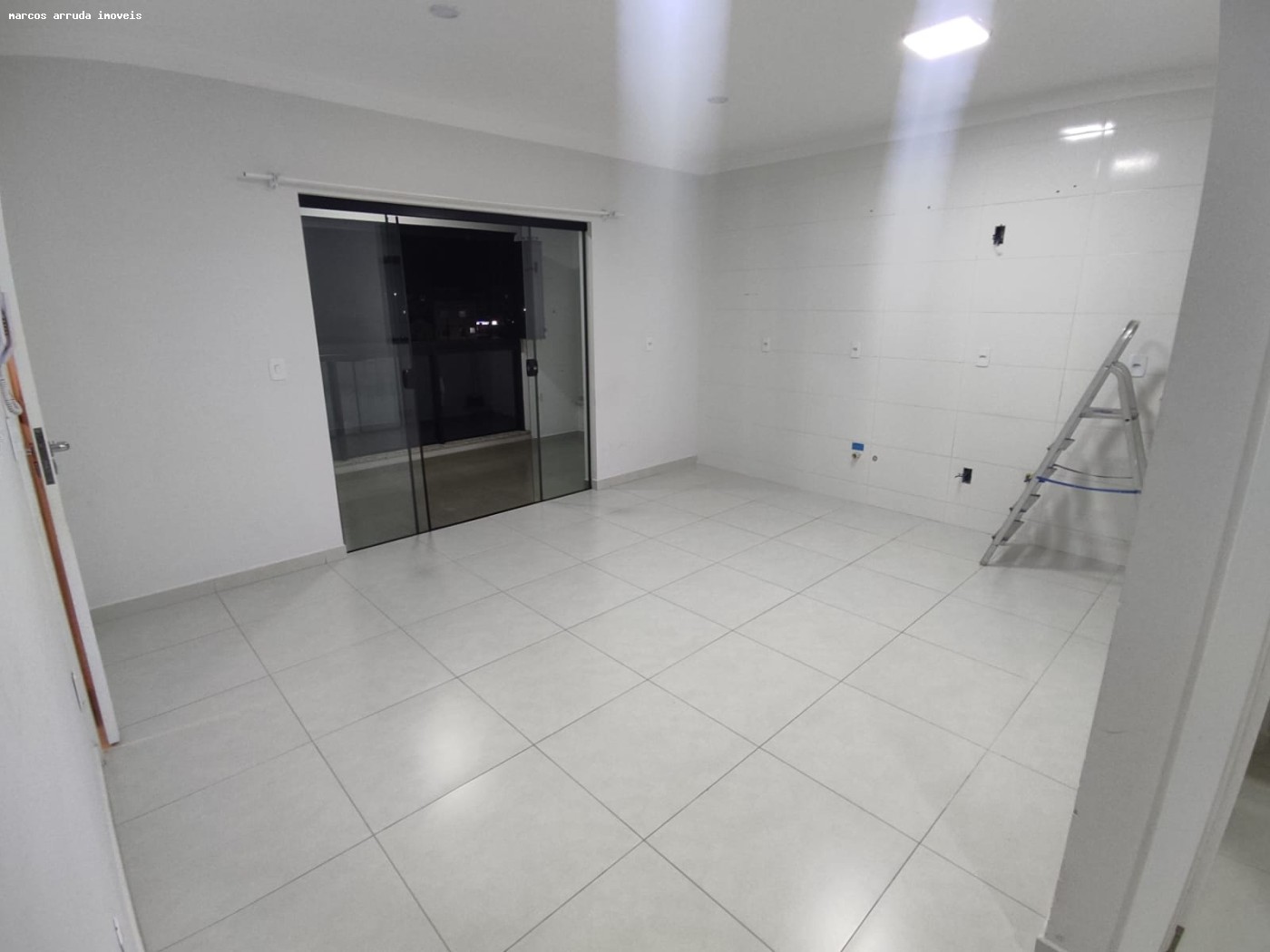Apartamento de 2 quartos, 300m² no bairro Santa Regina, em Camboriú | Eu Corretor