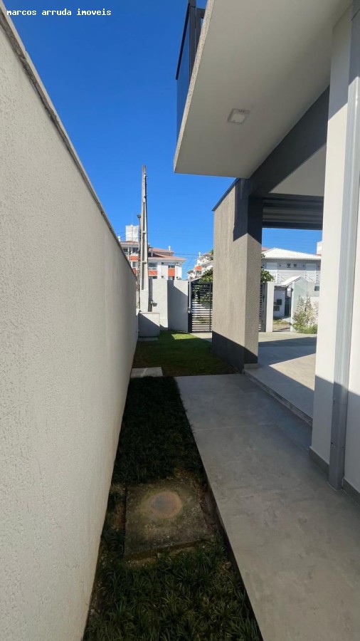 Sobrado de 3 quartos, no bairro Canasvieiras, em Florianópolis | Eu Corretor