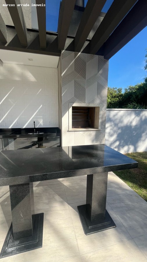 Sobrado de 3 quartos, no bairro Canasvieiras, em Florianópolis | Eu Corretor