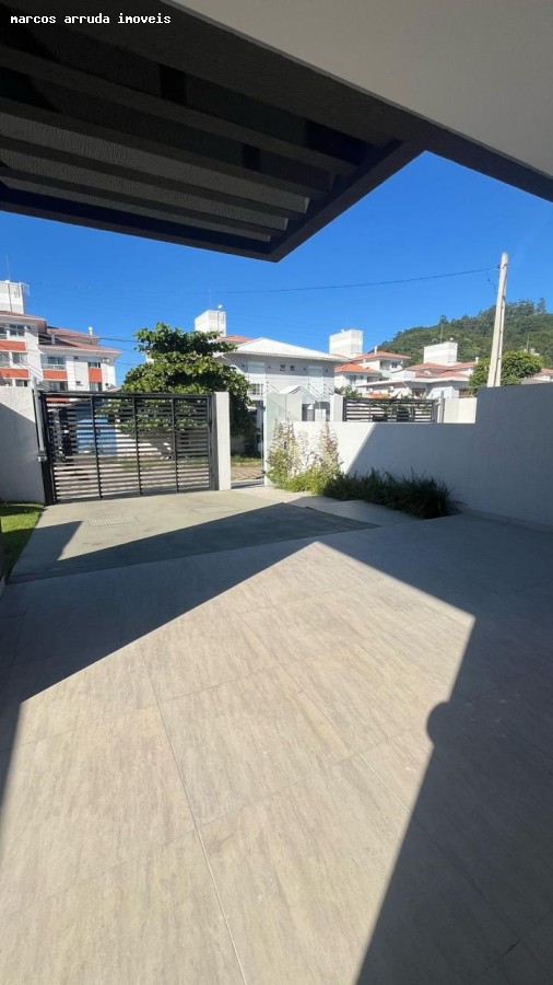 Sobrado de 3 quartos, no bairro Canasvieiras, em Florianópolis | Eu Corretor